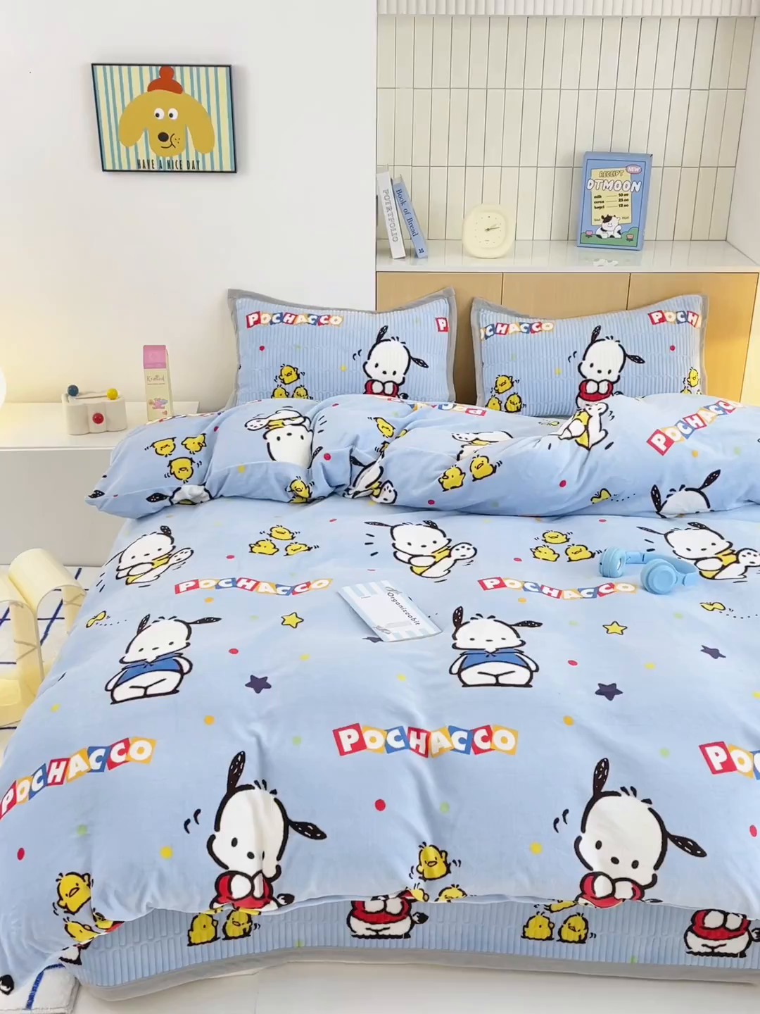 91家纺网 家纺一手货源 找家纺 希诺家居 2025新款三丽鸥正版授权加厚牛奶绒床盖三件套 呆萌帕恰狗