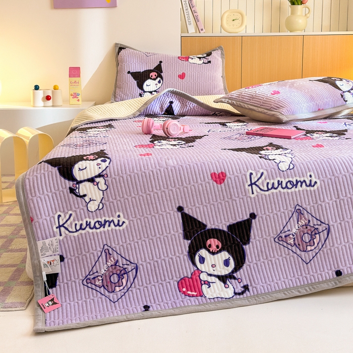 91家纺网 家纺一手货源 找家纺 希诺家居 2025新款三丽鸥正版授权加厚牛奶绒床盖三件套 梦幻库洛米