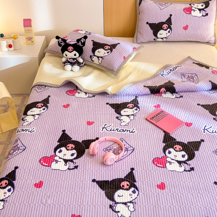 91家纺网 家纺一手货源 找家纺 希诺家居 2025新款三丽鸥正版授权加厚牛奶绒床盖三件套 梦幻库洛米