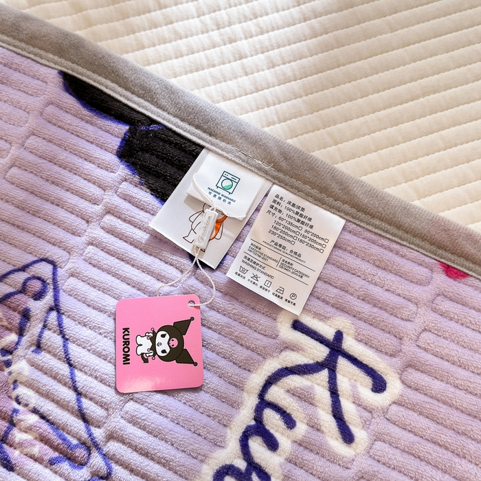 91家纺网 家纺一手货源 找家纺 希诺家居 2025新款三丽鸥正版授权加厚牛奶绒床盖三件套 梦幻库洛米