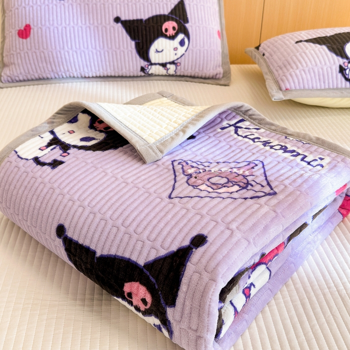 91家纺网 家纺一手货源 找家纺 希诺家居 2025新款三丽鸥正版授权加厚牛奶绒床盖三件套 梦幻库洛米