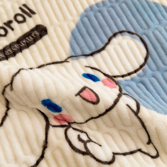 91家纺网 家纺一手货源 找家纺 希诺家居 2025新款三丽鸥正版授权加厚牛奶绒床盖三件套 泡泡玉桂狗