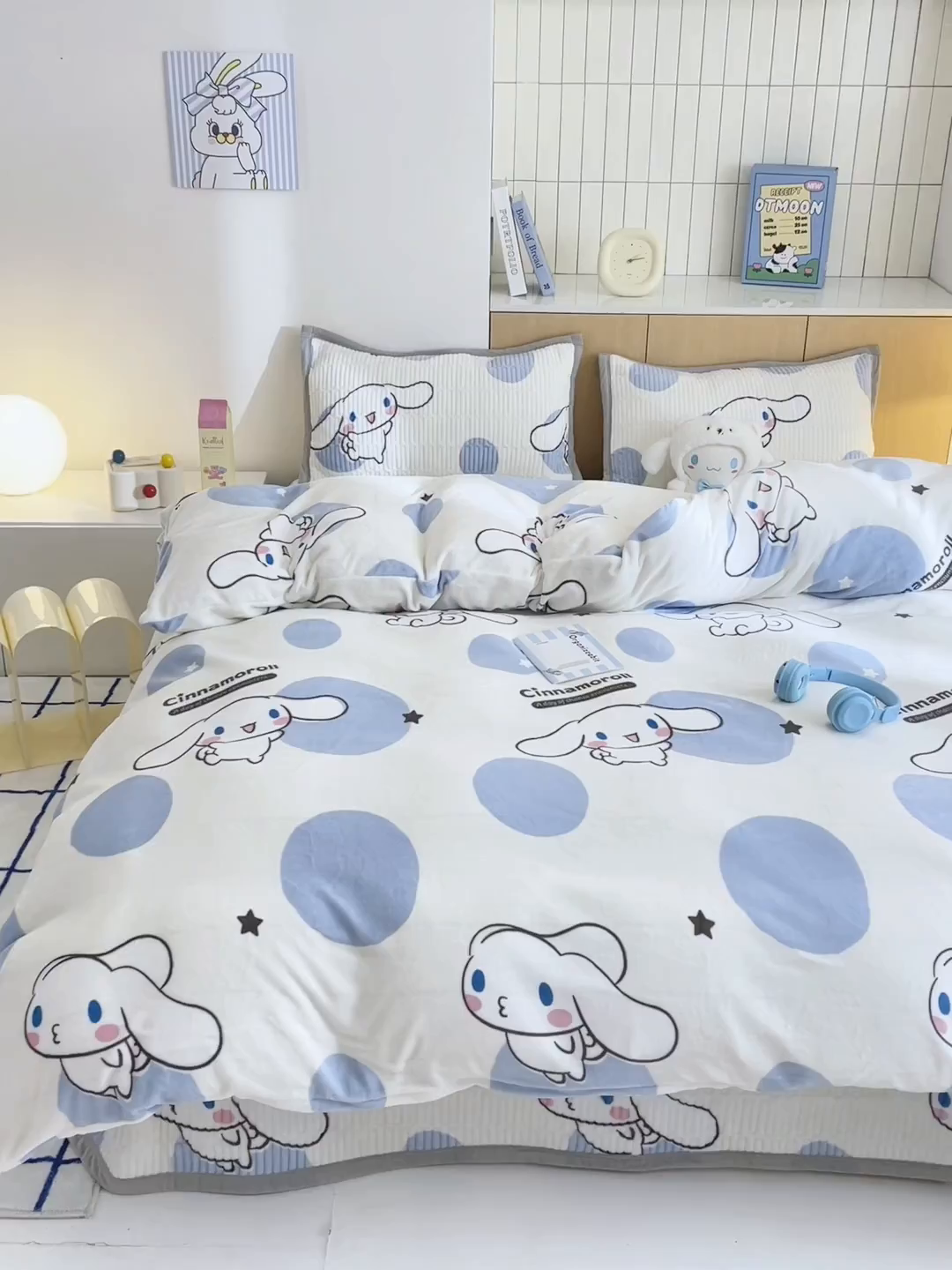 91家纺网 家纺一手货源 找家纺 希诺家居 2025新款三丽鸥正版授权加厚牛奶绒床盖三件套 泡泡玉桂狗