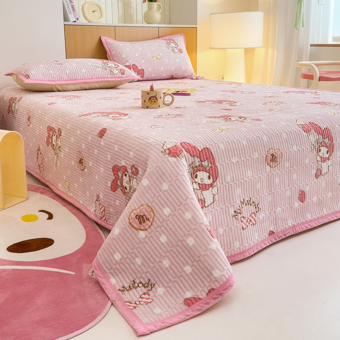 91家纺网 家纺一手货源 找家纺 希诺家居 2025新款三丽鸥正版授权加厚牛奶绒床盖三件套 甜甜美乐蒂