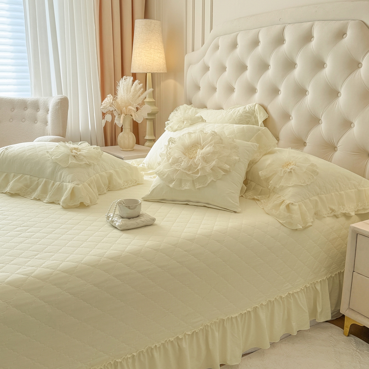 91家纺网 家纺一手货源 找家纺 罗优家纺 2025新款多功能可装被芯花朵可拆卸夏被四件套 米白