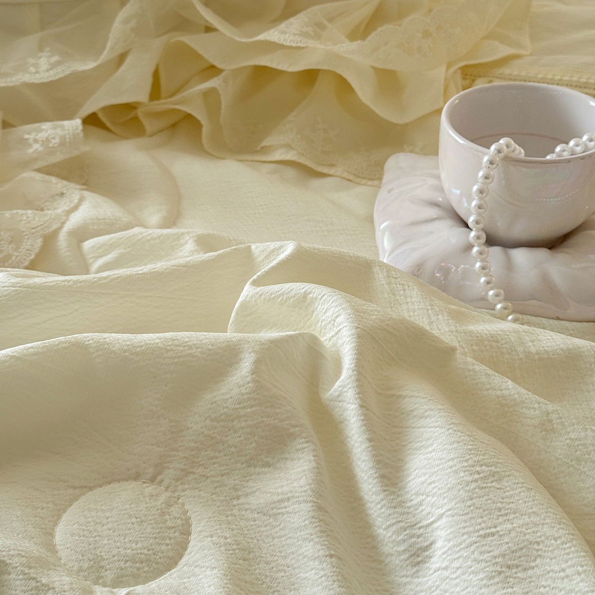 91家纺网 家纺一手货源 找家纺 罗优家纺 2025新款多功能可装被芯花朵可拆卸夏被四件套 米白