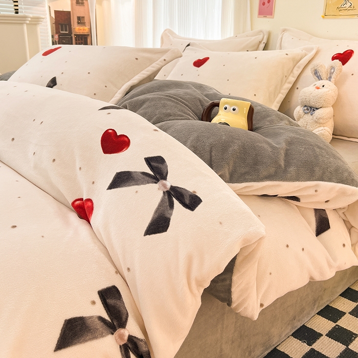 91家纺网 家纺一手货源 找家纺 倾慕  2026新款高克重时尚印花牛奶绒系列 爱心蝴蝶结