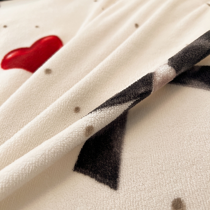 91家纺网 家纺一手货源 找家纺 倾慕  2026新款高克重时尚印花牛奶绒系列 爱心蝴蝶结