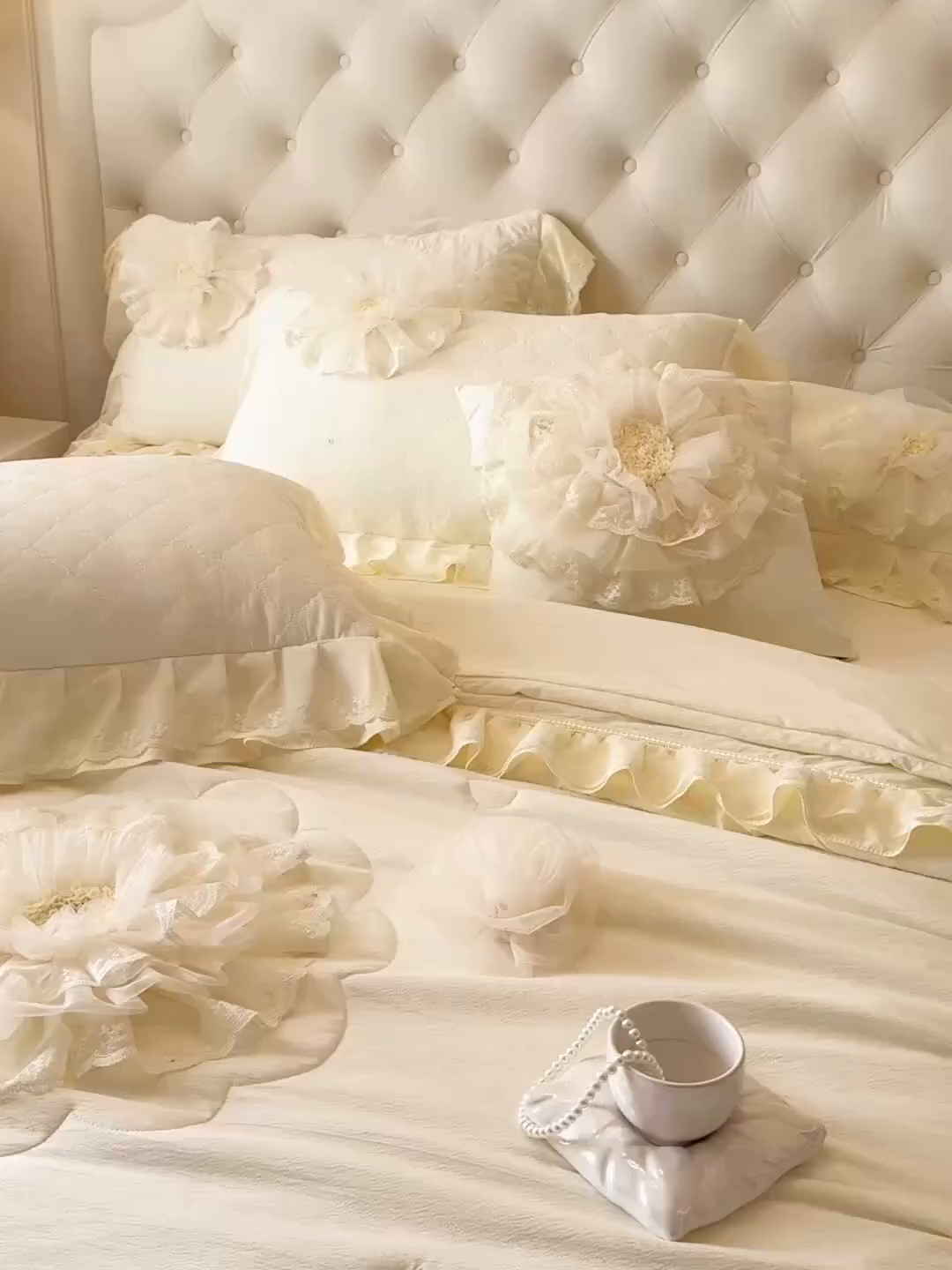 91家纺网 家纺一手货源 找家纺 罗优家纺 2025新款多功能可装被芯花朵可拆卸夏被四件套 米白