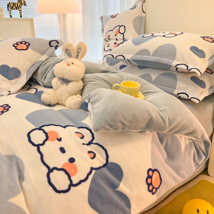 91家纺网 家纺一手货源 找家纺 倾慕  2026新款高克重时尚印花牛奶绒系列 爱心兔