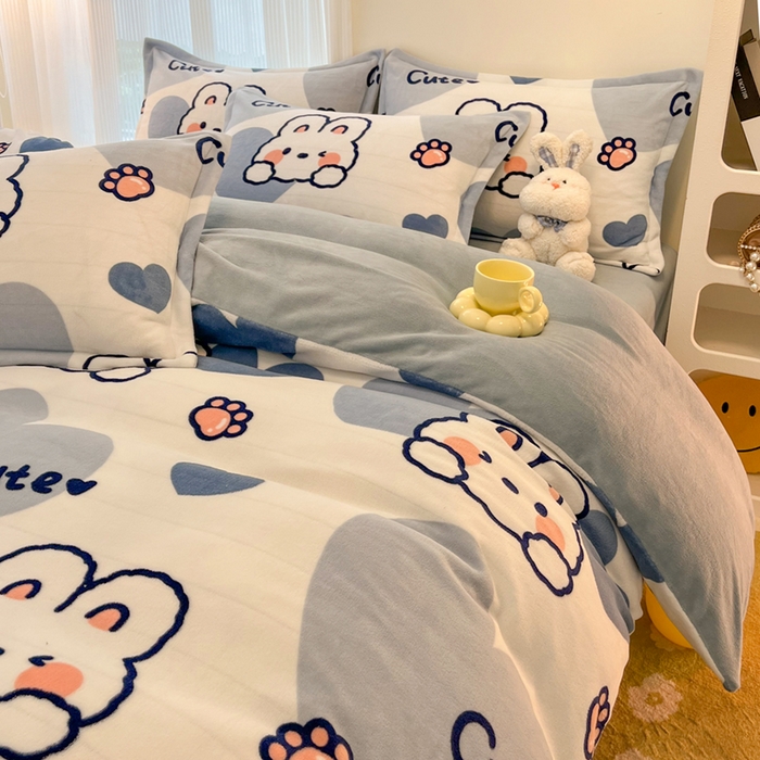 91家纺网 家纺一手货源 找家纺 倾慕  2026新款高克重时尚印花牛奶绒系列 爱心兔