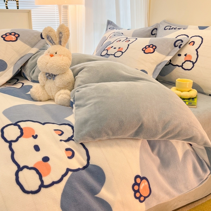 91家纺网 家纺一手货源 找家纺 倾慕  2026新款高克重时尚印花牛奶绒系列 爱心兔