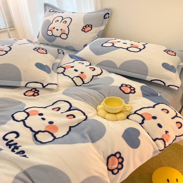 91家纺网 家纺一手货源 找家纺 倾慕  2026新款高克重时尚印花牛奶绒系列 爱心兔