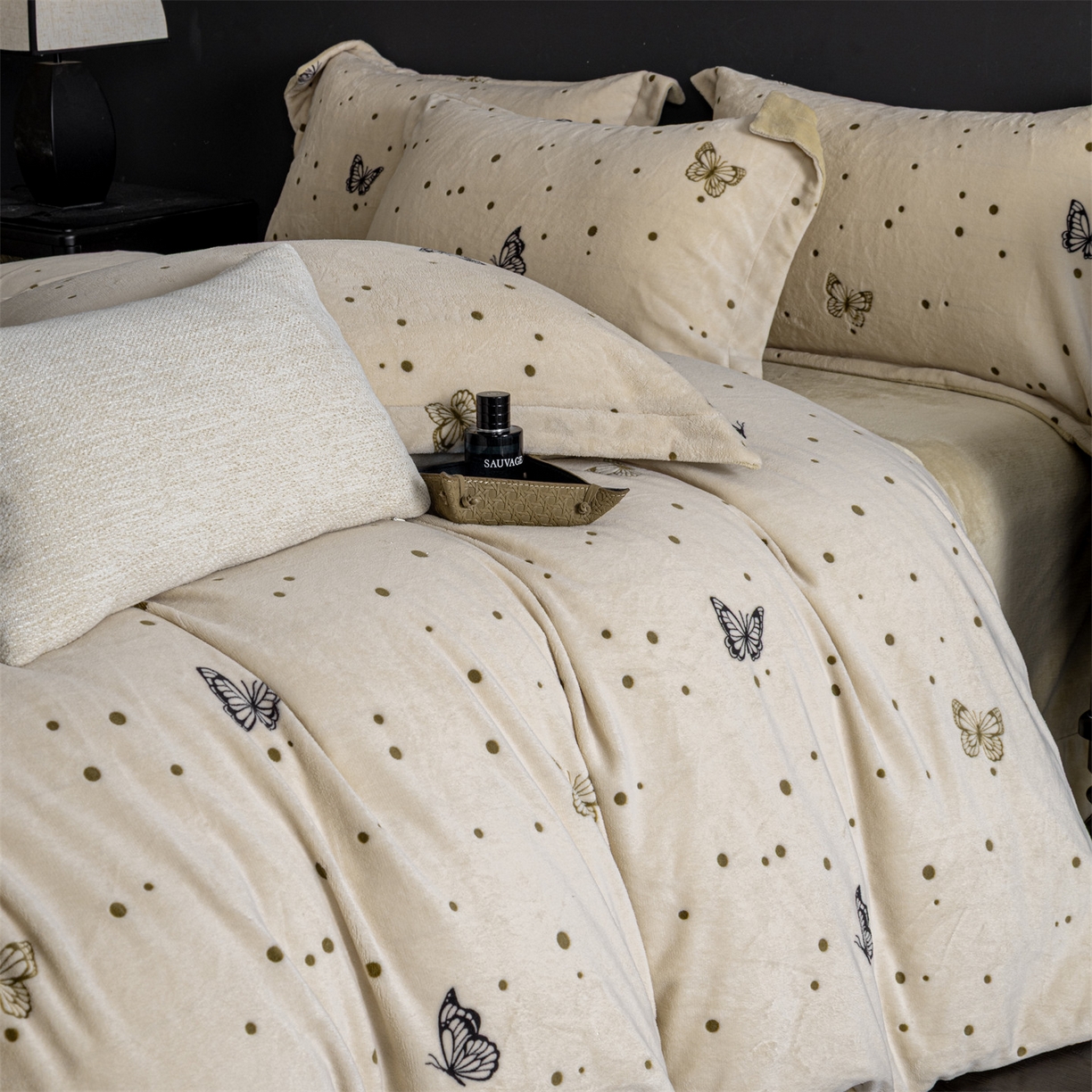 91家纺网 家纺一手货源 找家纺 （总）罗优家纺 2025新款牛奶绒雕花绒四件套