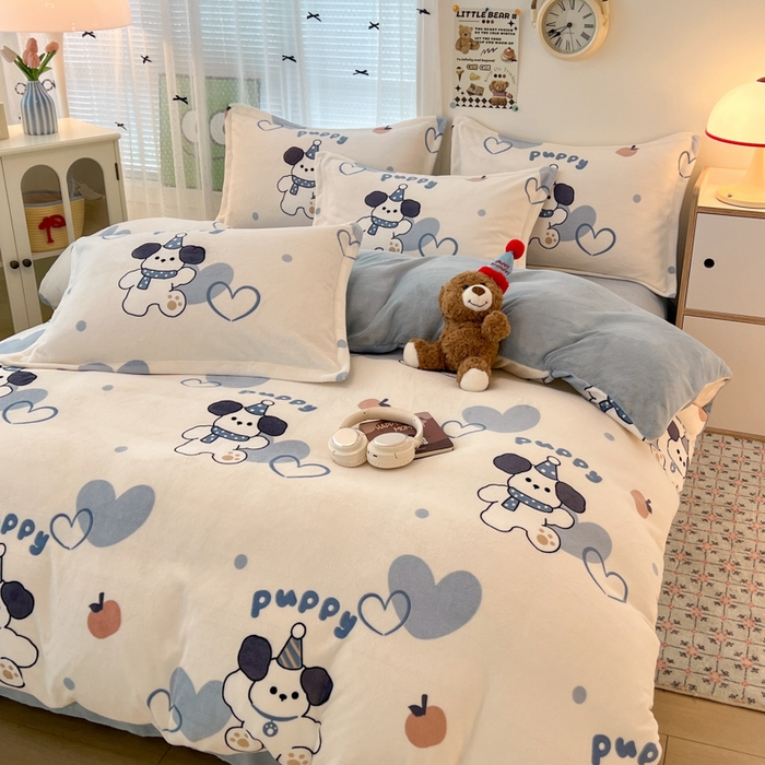 91家纺网 家纺一手货源 找家纺 倾慕  2026新款高克重时尚印花牛奶绒系列 爱心小狗