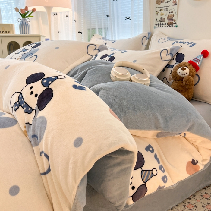 91家纺网 家纺一手货源 找家纺 倾慕  2026新款高克重时尚印花牛奶绒系列 爱心小狗