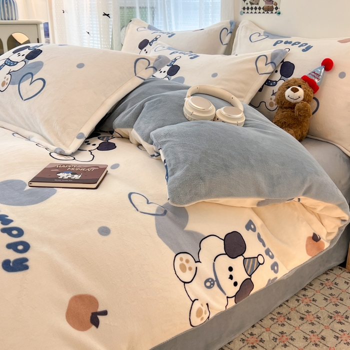 91家纺网 家纺一手货源 找家纺 倾慕  2026新款高克重时尚印花牛奶绒系列 爱心小狗