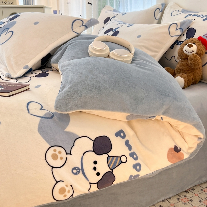 91家纺网 家纺一手货源 找家纺 倾慕  2026新款高克重时尚印花牛奶绒系列 爱心小狗