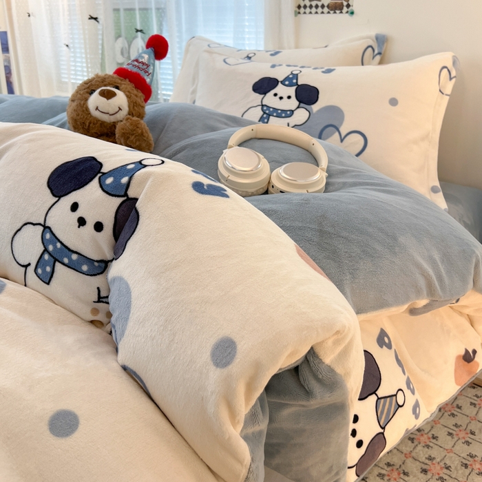 91家纺网 家纺一手货源 找家纺 倾慕  2026新款高克重时尚印花牛奶绒系列 爱心小狗