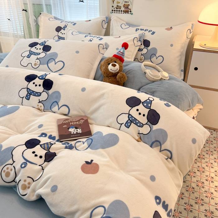 91家纺网 家纺一手货源 找家纺 倾慕  2026新款高克重时尚印花牛奶绒系列 爱心小狗