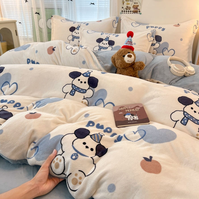 91家纺网 家纺一手货源 找家纺 倾慕  2026新款高克重时尚印花牛奶绒系列 爱心小狗