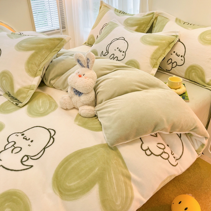 91家纺网 家纺一手货源 找家纺 倾慕  2026新款高克重时尚印花牛奶绒系列 爱心小龙