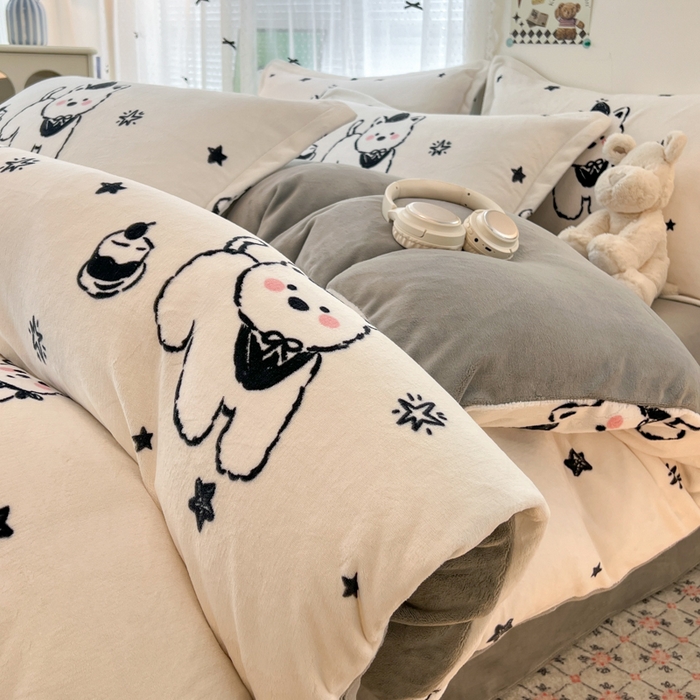 91家纺网 家纺一手货源 找家纺 倾慕  2026新款高克重时尚印花牛奶绒系列 动感小狗