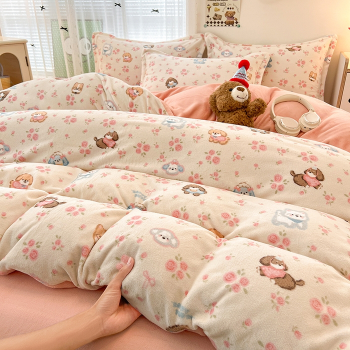 91家纺网 家纺一手货源 找家纺 倾慕  2026新款高克重时尚印花牛奶绒系列 狗狗乐园