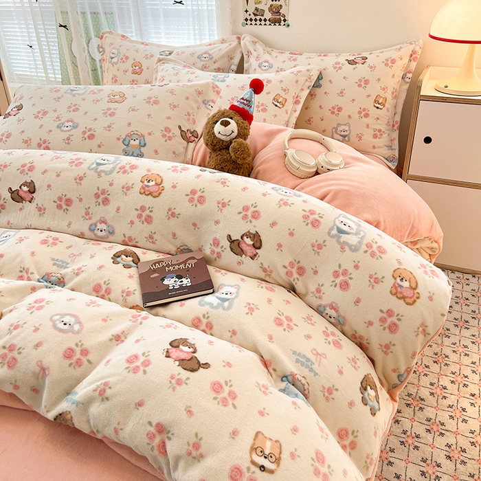 91家纺网 家纺一手货源 找家纺 倾慕  2026新款高克重时尚印花牛奶绒系列 狗狗乐园