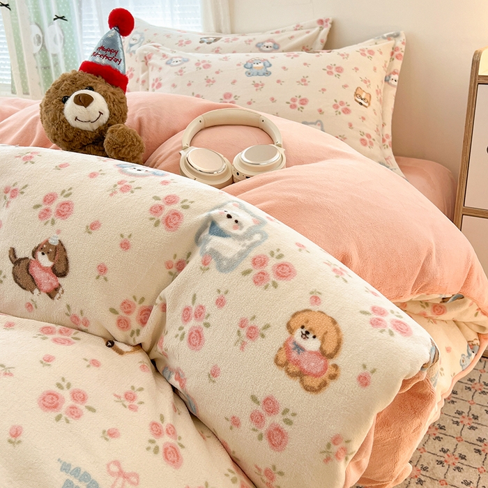 91家纺网 家纺一手货源 找家纺 倾慕  2026新款高克重时尚印花牛奶绒系列 狗狗乐园