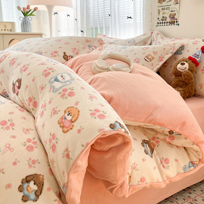 91家纺网 家纺一手货源 找家纺 倾慕  2026新款高克重时尚印花牛奶绒系列 狗狗乐园