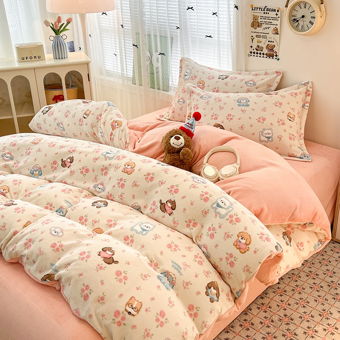 91家纺网 家纺一手货源 找家纺 倾慕  2026新款高克重时尚印花牛奶绒系列 狗狗乐园