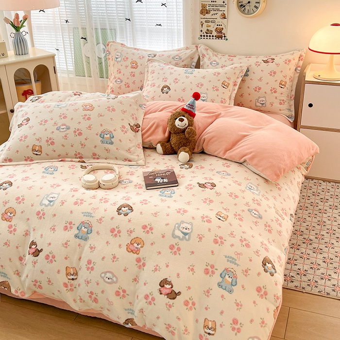 91家纺网 家纺一手货源 找家纺 倾慕  2026新款高克重时尚印花牛奶绒系列 狗狗乐园