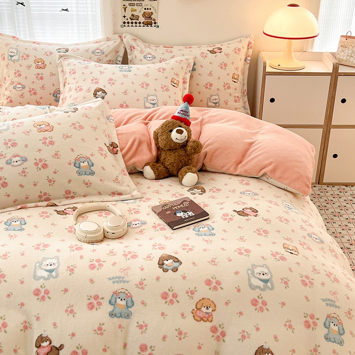 91家纺网 家纺一手货源 找家纺 倾慕  2026新款高克重时尚印花牛奶绒系列 狗狗乐园