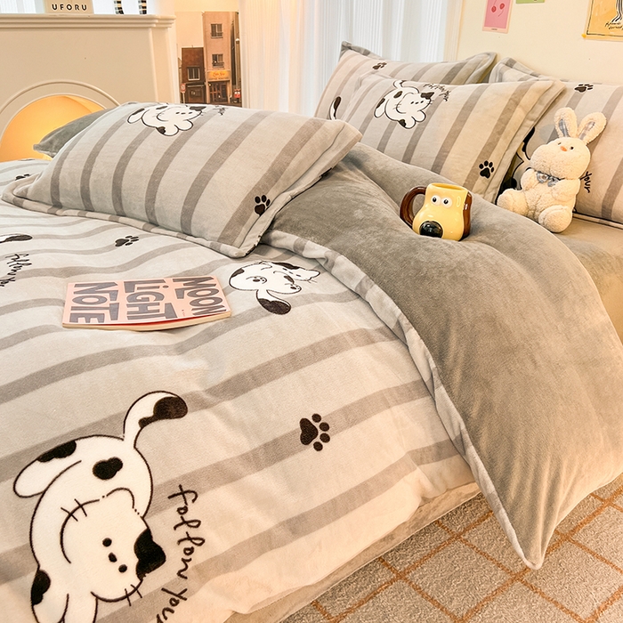 91家纺网 家纺一手货源 找家纺 倾慕  2026新款高克重时尚印花牛奶绒系列 黑白猫