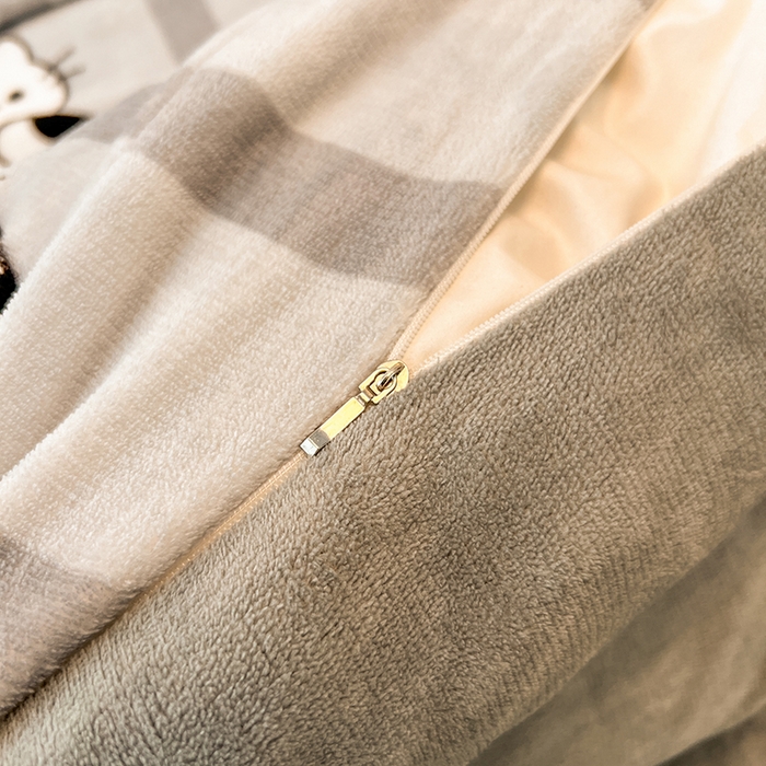 91家纺网 家纺一手货源 找家纺 倾慕  2026新款高克重时尚印花牛奶绒系列 黑白猫