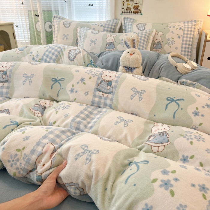 91家纺网 家纺一手货源 找家纺 倾慕  2026新款高克重时尚印花牛奶绒系列 花篮小兔