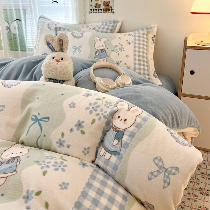 91家纺网 家纺一手货源 找家纺 倾慕  2026新款高克重时尚印花牛奶绒系列 花篮小兔