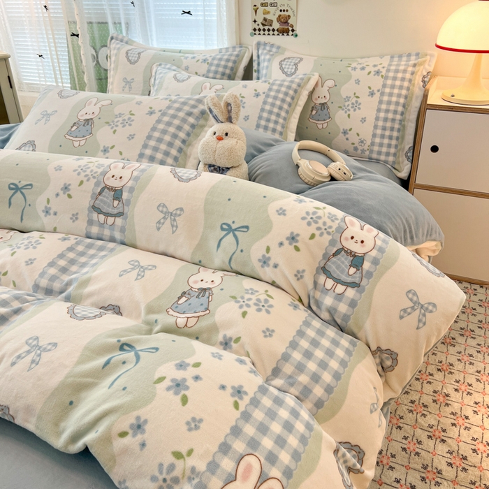 91家纺网 家纺一手货源 找家纺 倾慕  2026新款高克重时尚印花牛奶绒系列 花篮小兔