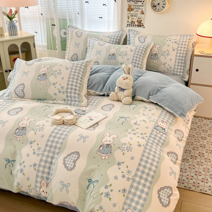 91家纺网 家纺一手货源 找家纺 倾慕  2026新款高克重时尚印花牛奶绒系列 花篮小兔