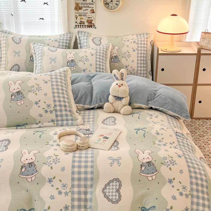 91家纺网 家纺一手货源 找家纺 倾慕  2026新款高克重时尚印花牛奶绒系列 花篮小兔