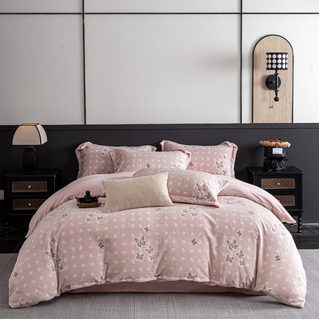 91家纺网 家纺一手货源 找家纺 罗优家纺 2025新款牛奶绒雕花绒四件套 花间蝶舞