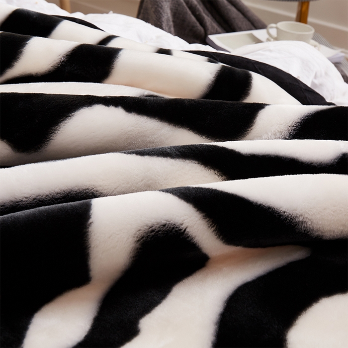 91家纺网 家纺一手货源 找家纺 雅诗帛 【2025年新款】双层加厚冬季毛毯拉舍尔毛毯加绒特厚婚庆结婚送礼毯子盖毯珊瑚绒 北欧斑马