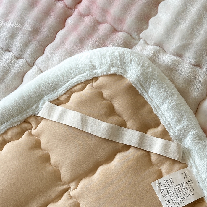 91家纺网 家纺一手货源 找家纺 2025新款印花泡泡兔毛绒床垫学生宿舍床褥软垫 爱心-粉