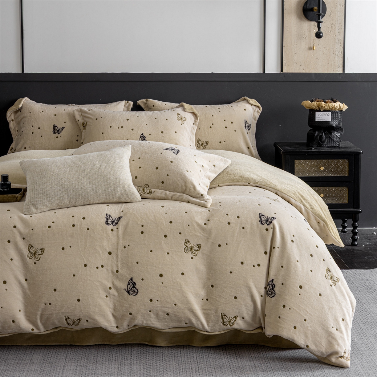 91家纺网 家纺一手货源 找家纺 罗优家纺 2025新款牛奶绒雕花绒四件套 蝶光萦绕