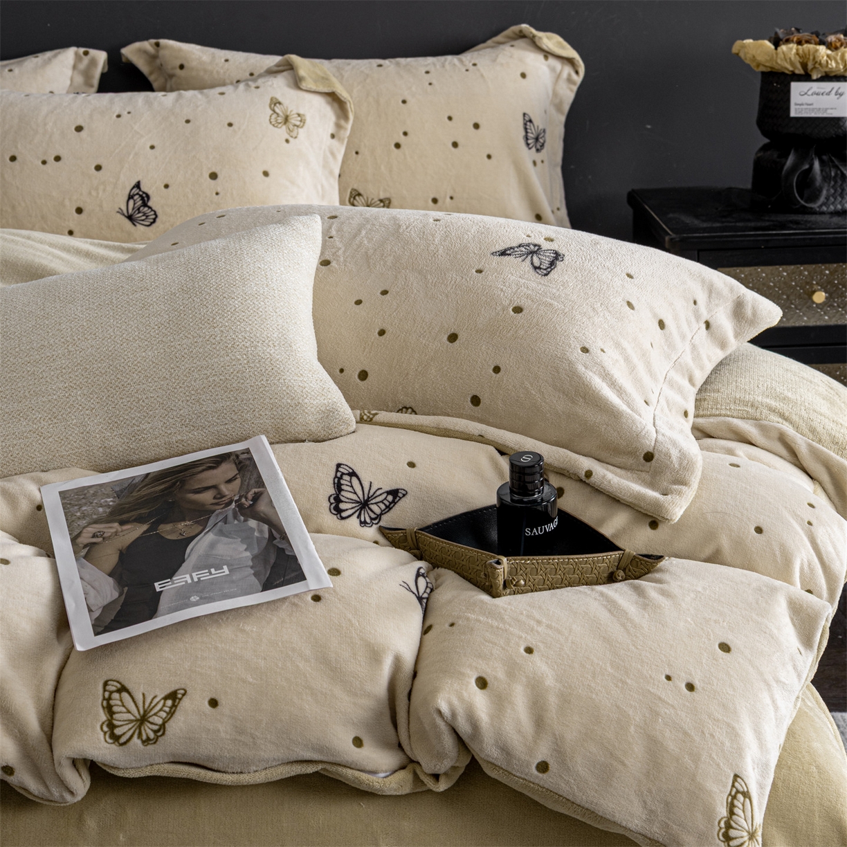 91家纺网 家纺一手货源 找家纺 罗优家纺 2025新款牛奶绒雕花绒四件套 蝶光萦绕