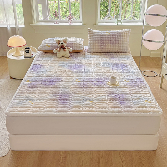 91家纺网 家纺一手货源 找家纺 2025新款印花泡泡兔毛绒床垫学生宿舍床褥软垫 彩色星空