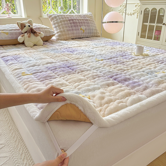 91家纺网 家纺一手货源 找家纺 2025新款印花泡泡兔毛绒床垫学生宿舍床褥软垫 彩色星空