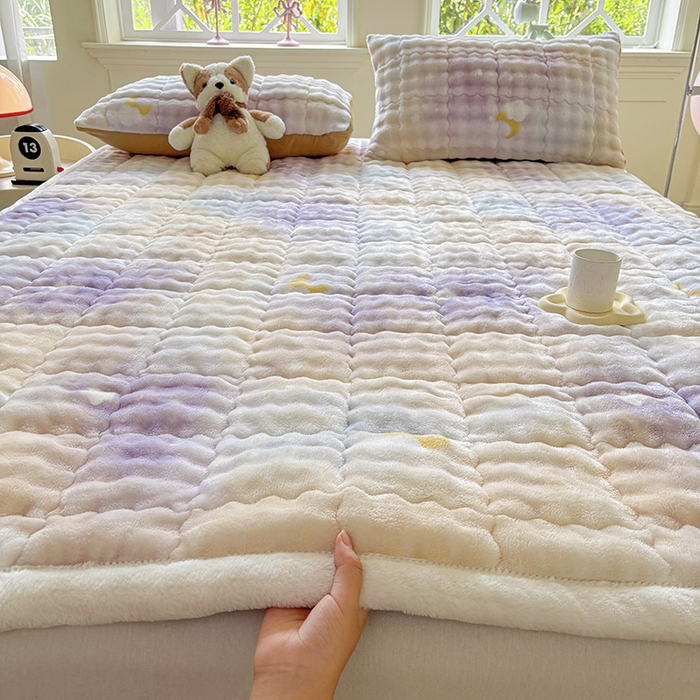 91家纺网 家纺一手货源 找家纺 2025新款印花泡泡兔毛绒床垫学生宿舍床褥软垫 彩色星空