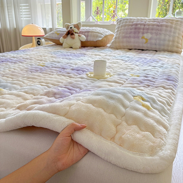 91家纺网 家纺一手货源 找家纺 2025新款印花泡泡兔毛绒床垫学生宿舍床褥软垫 彩色星空